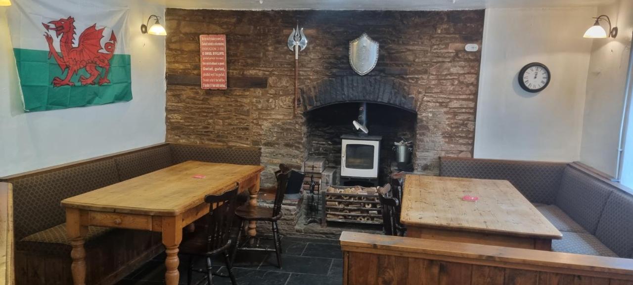 Dinas Castle Inn Brecon Extérieur photo